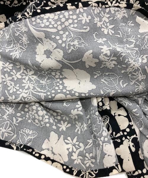 JOURNAL STANDARD relume（ジャーナルスタンダード レリューム）JOURNAL STANDARD relume レトロフラワープリントボウタイギャザーワンピース/ジャーナルスタンダード レリューム/23040462712010 アイボリー×ブラック サイズ:Freeの古着・服飾アイテム