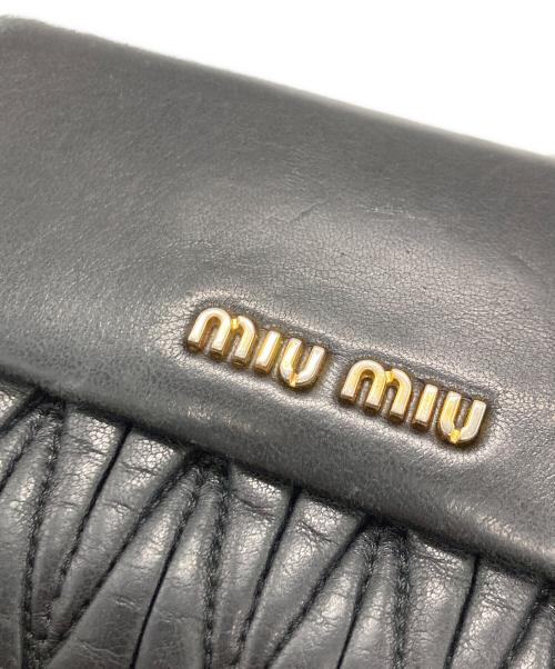 MIU MIU（ミュウミュウ）MIU MIU (ミュウミュウ) マテラッセ 三つ折り 財布/ミュウミュウ ブラックの古着・服飾アイテム