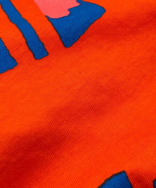 marimekko（マリメッコ）marimekko (マリメッコ) 半袖Tシャツ/マリメッコ/52219-5-49791/Sasu Kauppiコラボ ブルー×レッド サイズ:Ｍの古着・服飾アイテム