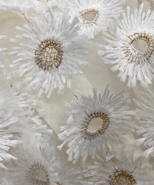 OBLI（オブリ）OBLI (オブリ) フラワーデザインスカート/オブリ ホワイト サイズ:1の古着・服飾アイテム