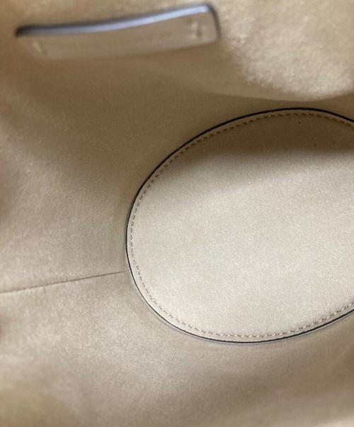 TORY BURCH（トリーバーチ）TORY BURCH (トリーバーチ) エンボスミニバケットバッグ/Monogram Bucket Bag/トリーバーチ/10011448 ベージュの古着・服飾アイテム