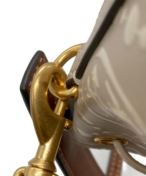 TORY BURCH（トリーバーチ）TORY BURCH (トリーバーチ) エンボスミニバケットバッグ/Monogram Bucket Bag/トリーバーチ/10011448 ベージュの古着・服飾アイテム