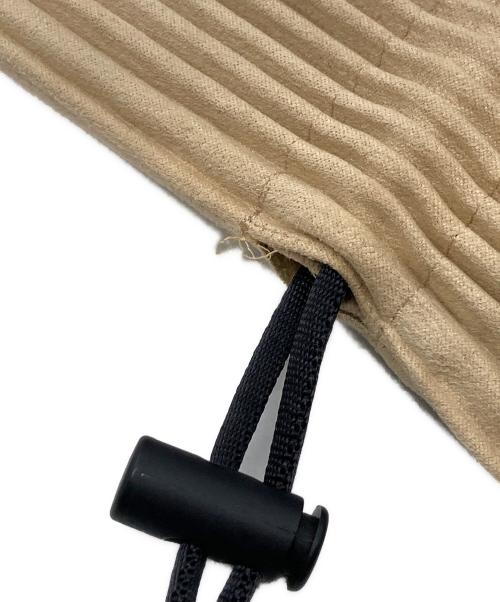 me ISSEY MIYAKE（ミーイッセイ ミヤケ）me ISSEY MIYAKE (ミーイッセイ ミヤケ) プリーツバッグ/ミーイッセイ ミヤケ/MI83AG551 ベージュ×ブラックの古着・服飾アイテム