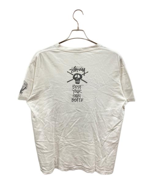 stussy（ステューシー）stussy (ステューシー) スカルバンドドラムTシャツ/ステューシー ホワイト サイズ:XLの古着・服飾アイテム