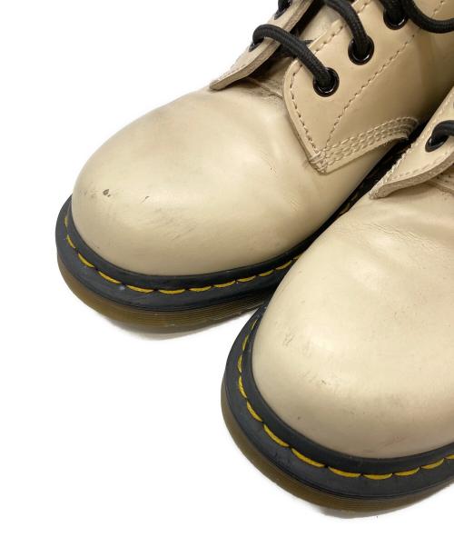 Dr.Martens（ドクターマーチン）Dr.Martens (ドクターマーチン) 8ホールブーツ/ドクターマーチン ベージュ サイズ:UK6の古着・服飾アイテム