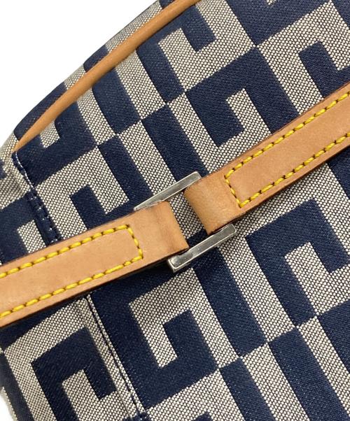 GIVENCHY（ジバンシィ）GIVENCHY (ジバンシィ) ロゴ総柄ショルダーバッグ/ジバンシィ/日本製 ベージュ×ネイビーの古着・服飾アイテム