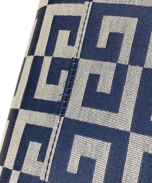 GIVENCHY（ジバンシィ）GIVENCHY (ジバンシィ) ロゴ総柄ショルダーバッグ/ジバンシィ/日本製 ベージュ×ネイビーの古着・服飾アイテム