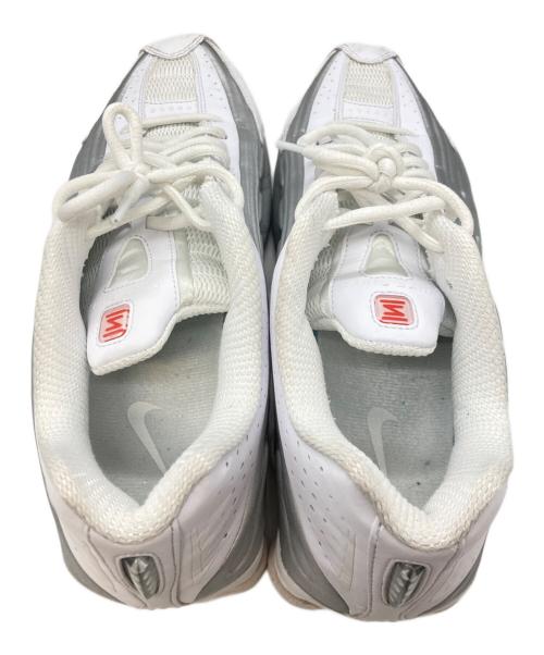 NIKE（ナイキ）NIKE (ナイキ) SHOX R4 WHITE/METALLIC SILVER-WHITE/ナイキ/HQ1988-101 ホワイト サイズ:28cmの古着・服飾アイテム