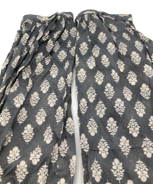 KAGURE（カグレ）kagure (カグレ) プリントギャザーブラウス グレー サイズ:FREEの古着・服飾アイテム