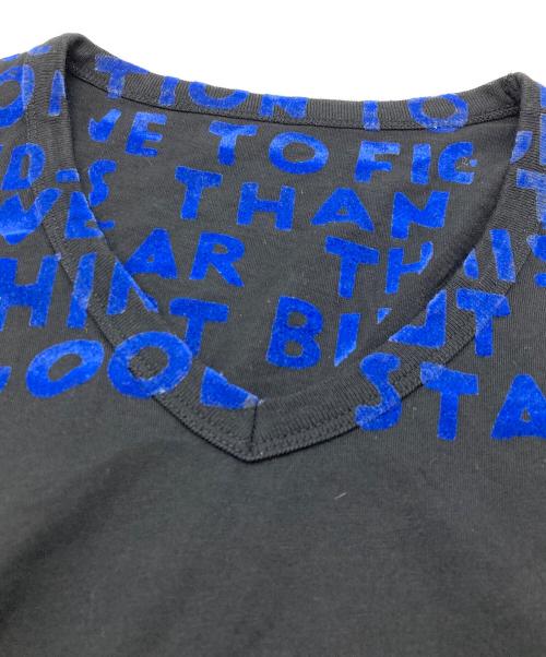 Maison Margiela（メゾンマルジェラ）Maison Margiela (メゾンマルジェラ) VネックエイズTシャツ ブラック×ブルー サイズ:Ｍの古着・服飾アイテム