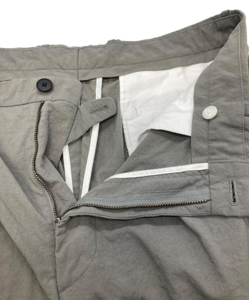 STEVEN ALAN（スティーブンアラン）STEVEN ALAN (スティーブンアラン) ナイロンオックスアウトワンプリーツスラックス/スティーブンアラン/8114-177-1145 グレー サイズ:XLの古着・服飾アイテム