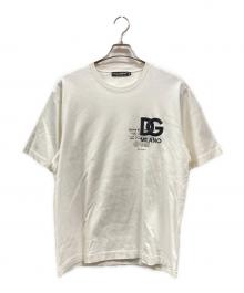 DOLCE & GABBANA（ドルチェ＆ガッバーナ）の古着「23AW DG 刺繍 グラフィック ロゴ プリント Tシャツ」｜ホワイト