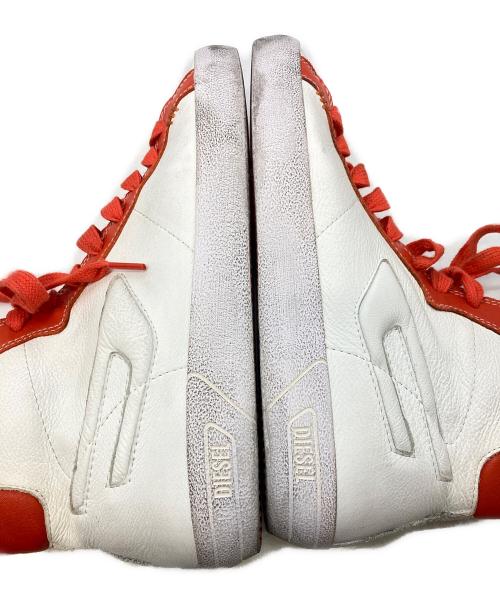 DIESEL（ディーゼル）DIESEL (ディーゼル) ハイカットスニーカー　ディーゼル　 ホワイト×レッド サイズ:26.5cmの古着・服飾アイテム