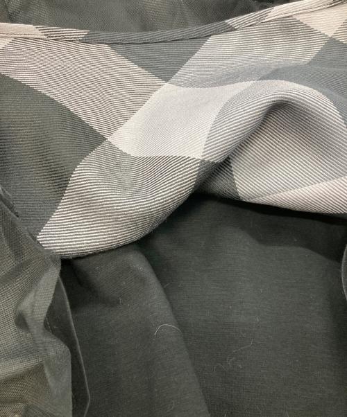 BLUE LABEL CRESTBRIDGE（ブルーレーベルクレストブリッジ）BLUE LABEL CRESTBRIDGE (ブルーレーベルクレストブリッジ) ティアードチュールニット　ブルーレーベルクレストブリッジ　55N20-454-09 グレー×ブラック サイズ:38の古着・服飾アイテム