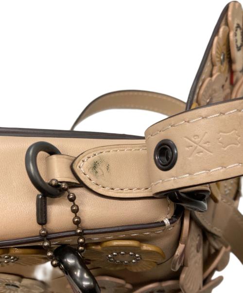 COACH（コーチ）COACH (コーチ) ティーローズアップリケ サドルバッグ23　コーチ　38195 ベージュの古着・服飾アイテム