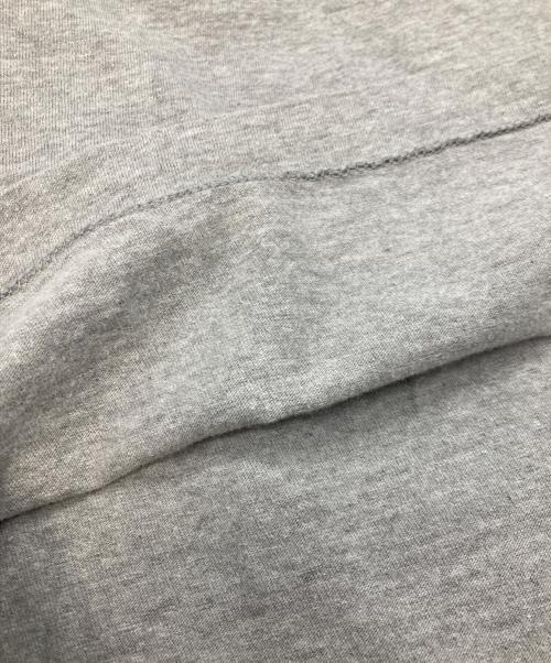 PLAY COMME des GARCONS（プレイコムデギャルソン）PLAY COMME des GARCONS (プレイコムデギャルソン) ハートワッペンロングスリーブカットソー グレー サイズ:Ⅼの古着・服飾アイテム