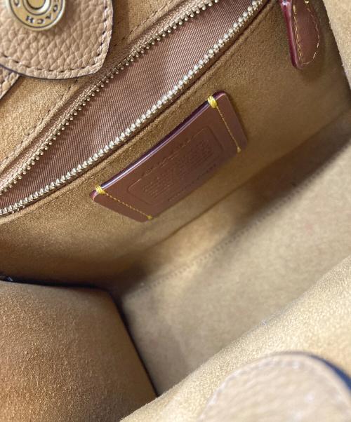 COACH（コーチ）COACH (コーチ) Field Tote 22 ブラウン×ホワイトの古着・服飾アイテム