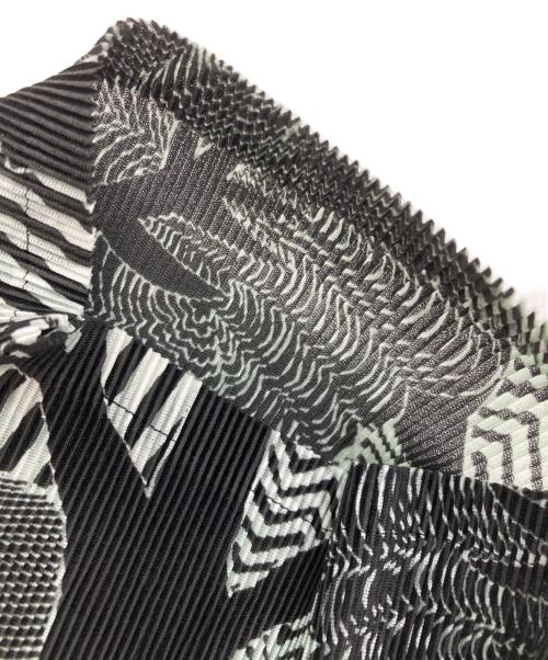 PLEATS PLEASE（プリーツプリーズ）PLEATS PLEASE (プリーツプリーズ) ディープフォレストプリーツブラウス ホワイト×ブラック サイズ:03の古着・服飾アイテム