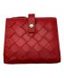 BOTTEGA VENETA（ボッテガベネタ）の古着「イントレチャート2つ折り財布」｜レッド