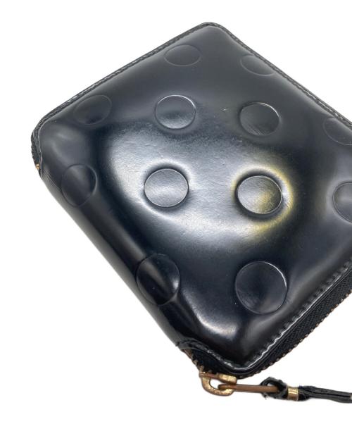 COMME des GARCONS（コムデギャルソン）COMME des GARCONS (コムデギャルソン) POLKA DOTS EMBOSSED WALLET ブラックの古着・服飾アイテム