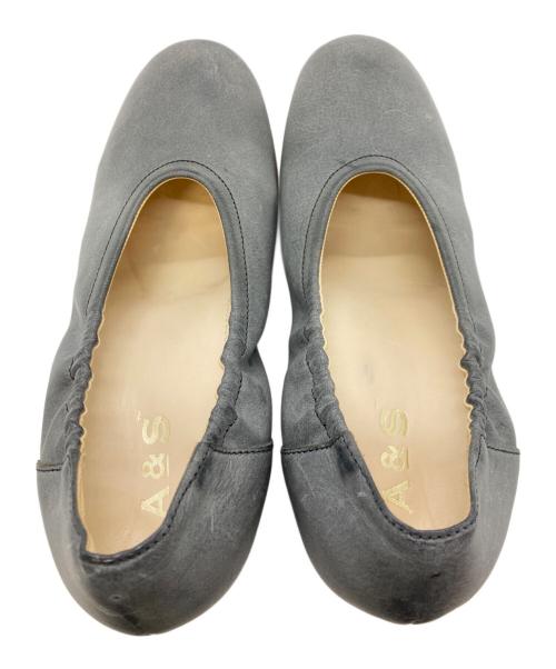 ARTS&SCIENCE（アーツアンドサイエンス）ARTS&SCIENCE (アーツアンドサイエンス) レザーヒールギャザーパンプス グレー サイズ:23cmの古着・服飾アイテム