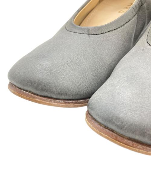 ARTS&SCIENCE（アーツアンドサイエンス）ARTS&SCIENCE (アーツアンドサイエンス) レザーヒールギャザーパンプス グレー サイズ:23cmの古着・服飾アイテム