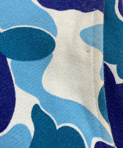 A BATHING APE（アベイシングエイプ）A BATHING APE (アベイシングエイプ) Camo Shark Sweat Shorts ホワイト×ブルー サイズ:XLの古着・服飾アイテム