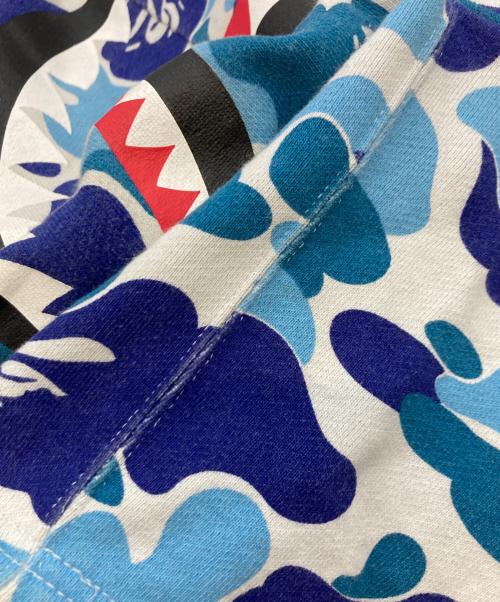 A BATHING APE（アベイシングエイプ）A BATHING APE (アベイシングエイプ) Camo Shark Sweat Shorts ホワイト×ブルー サイズ:XLの古着・服飾アイテム
