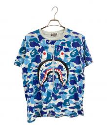 A BATHING APE（アベイシングエイプ）の古着「Camo Shark  T」｜ホワイト×ブルー