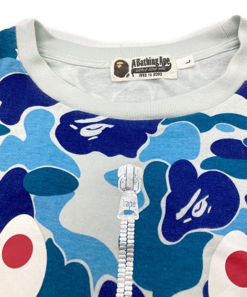 A BATHING APE（アベイシングエイプ）A BATHING APE (アベイシングエイプ) Camo Shark  T ホワイト×ブルー サイズ:Lの古着・服飾アイテム