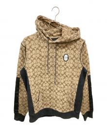 COACH（コーチ）の古着「シグネチャーロゴプリントパーカー」｜ベージュ