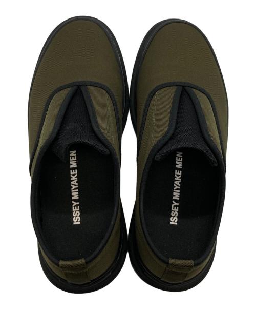 HOMME PLISSE ISSEY MIYAKE（オム プリッセ イッセイ ミヤケ）HOMME PLISSE ISSEY MIYAKE (オム プリッセ イッセイ ミヤケ) ME03スリッポン グリーン サイズ:SIZE42の古着・服飾アイテム