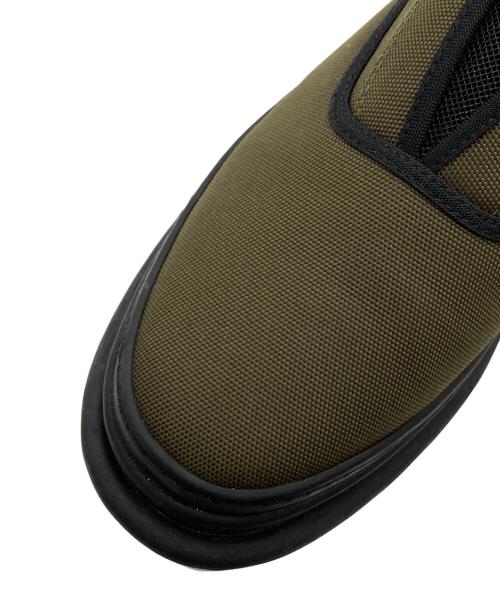 HOMME PLISSE ISSEY MIYAKE（オム プリッセ イッセイ ミヤケ）HOMME PLISSE ISSEY MIYAKE (オム プリッセ イッセイ ミヤケ) ME03スリッポン グリーン サイズ:SIZE42の古着・服飾アイテム