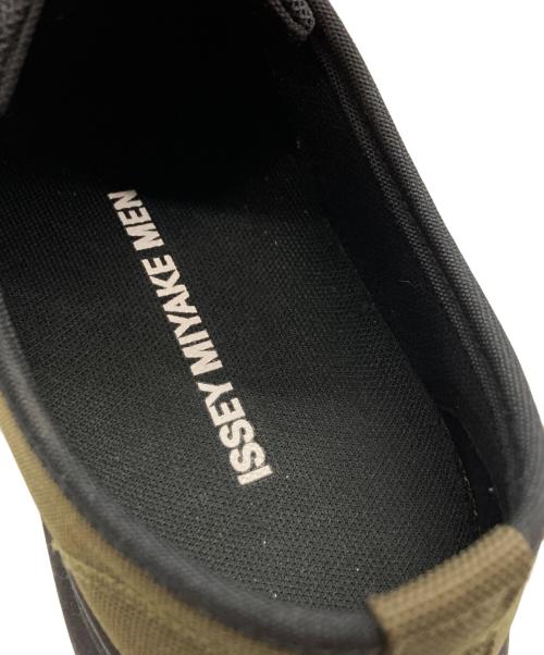 HOMME PLISSE ISSEY MIYAKE（オム プリッセ イッセイ ミヤケ）HOMME PLISSE ISSEY MIYAKE (オム プリッセ イッセイ ミヤケ) ME03スリッポン グリーン サイズ:SIZE42の古着・服飾アイテム