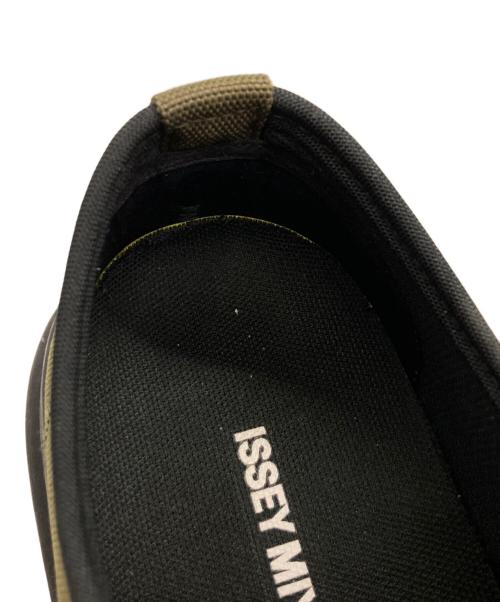 HOMME PLISSE ISSEY MIYAKE（オム プリッセ イッセイ ミヤケ）HOMME PLISSE ISSEY MIYAKE (オム プリッセ イッセイ ミヤケ) ME03スリッポン グリーン サイズ:SIZE42の古着・服飾アイテム