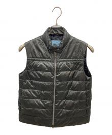 PRADA（プラダ）の古着「ロゴプレートダウンベスト」｜グレー