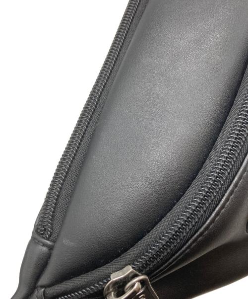 DIESEL（ディーゼル）DIESEL (ディーゼル) ロゴボディバッグ ブラックの古着・服飾アイテム