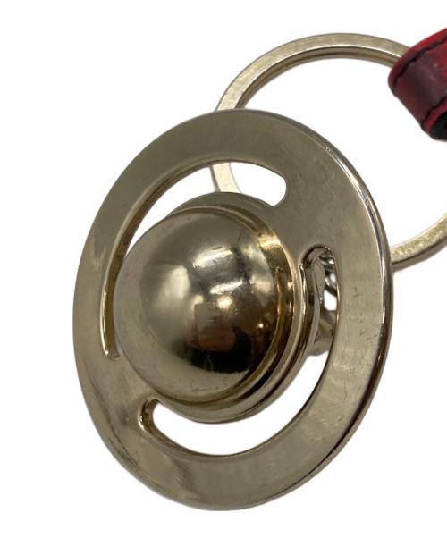 Vivienne Westwood（ヴィヴィアンウエストウッド）Vivienne Westwood (ヴィヴィアンウエストウッド) オーブキーリング ゴールド×レッドの古着・服飾アイテム