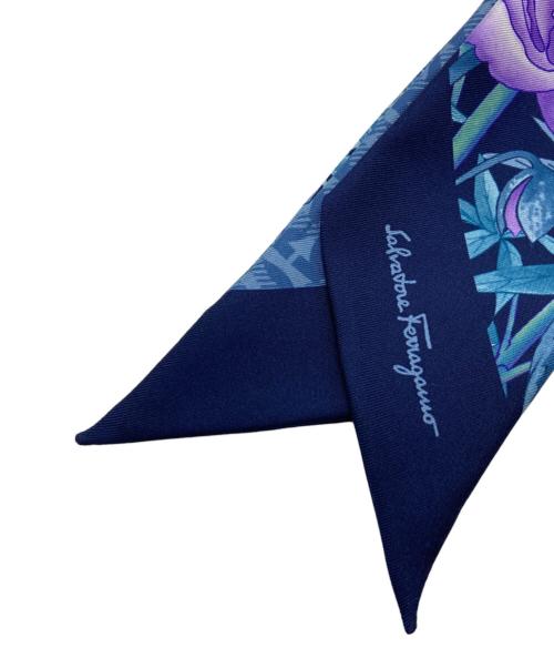 Salvatore Ferragamo（サルヴァトーレ フェラガモ）Salvatore Ferragamo (サルヴァトーレ フェラガモ) シルクスカーフ ネイビーの古着・服飾アイテム