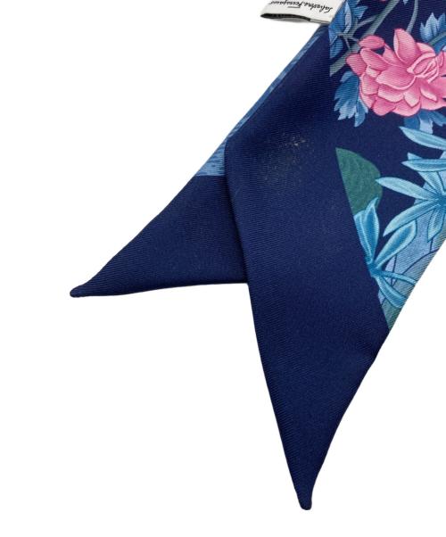 Salvatore Ferragamo（サルヴァトーレ フェラガモ）Salvatore Ferragamo (サルヴァトーレ フェラガモ) シルクスカーフ ネイビーの古着・服飾アイテム