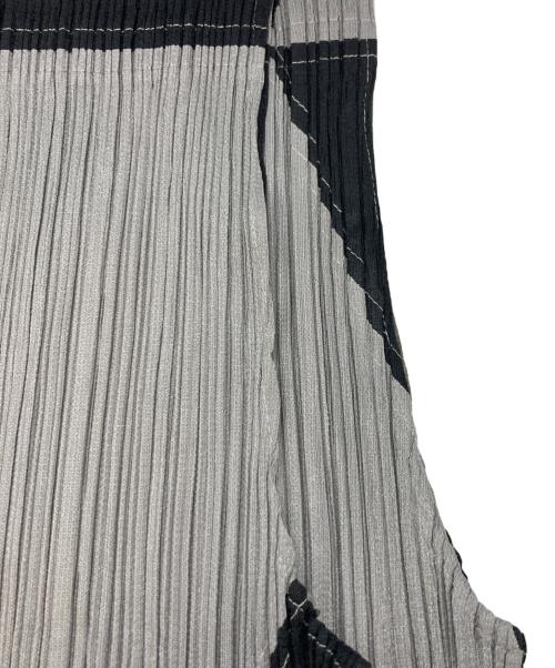 PLEATS PLEASE（プリーツプリーズ）PLEATS PLEASE (プリーツプリーズ) ノースリーブカットソー ブラック×グレー サイズ:3の古着・服飾アイテム