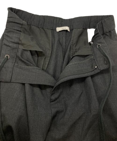 ATON（エイトン）ATON (エイトン) WOOL TROPICAL LOOSE FIT PANTS グレー サイズ:Lの古着・服飾アイテム