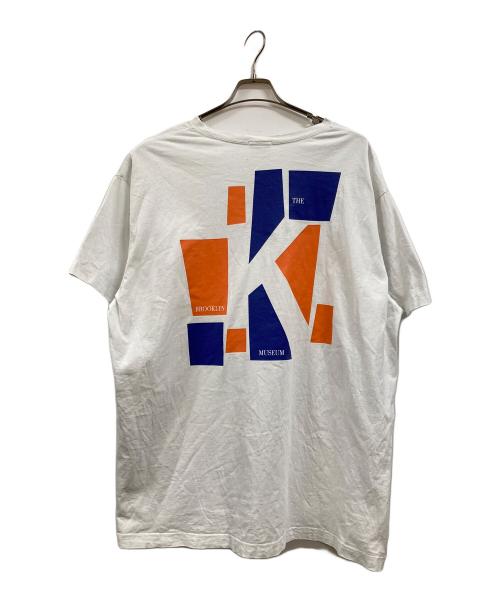 KITH（キス）KITH (キス) BROOKLYN (ブルックリン) Museum Exhibit Tee ホワイト サイズ:XXLの古着・服飾アイテム