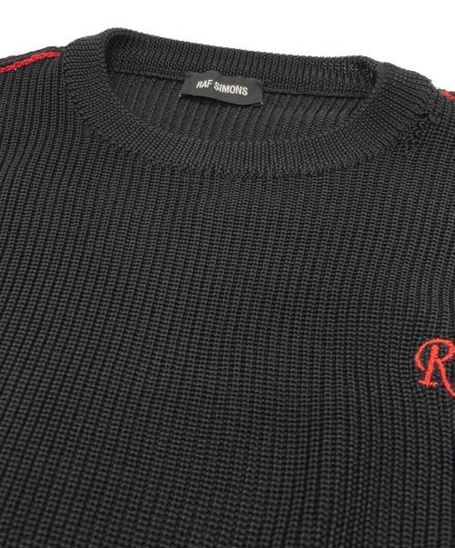RAF SIMONS（ラフシモンズ）RAF SIMONS (ラフシモンズ) R刺繍ドロップショルダークロップドニット ブラック サイズ:XSの古着・服飾アイテム