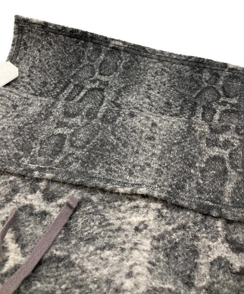 Engineered Garments（エンジニアドガーメンツ）Engineered Garments (エンジニアドガーメンツ) Snake Print Knit グレー サイズ:Freeの古着・服飾アイテム