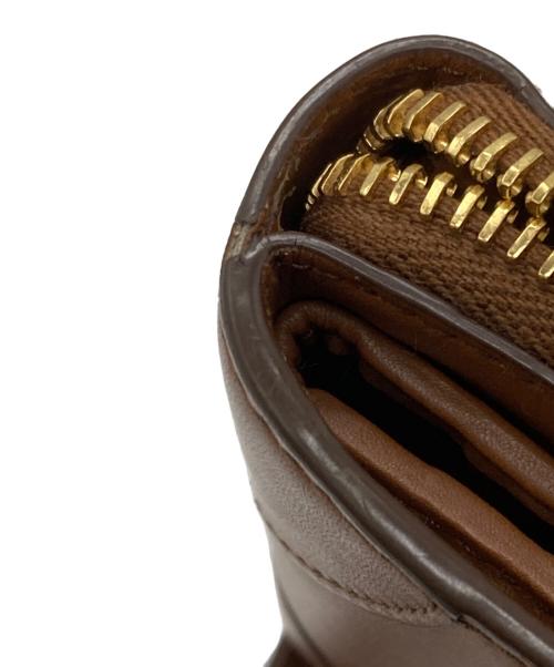 MIU MIU（ミュウミュウ）MIU MIU (ミュウミュウ) スモール レザー2つ折り財布 ブラウンの古着・服飾アイテム