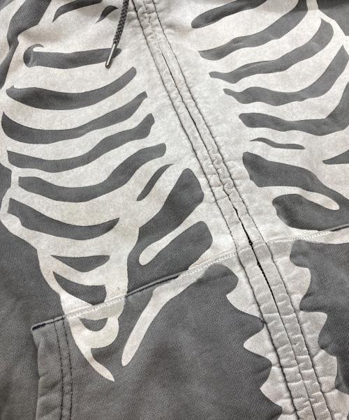 VANSON（バンソン）VANSON (バンソン) ボーンプリントジップパーカー グレー サイズ:Lの古着・服飾アイテム