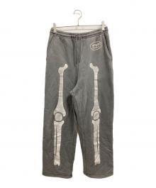 VANSON（バンソン）の古着「ボーンプリントスウェットパンツ」｜グレー