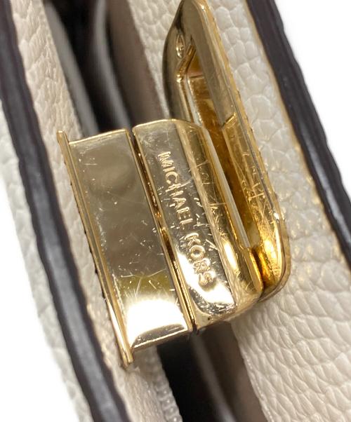 MICHAEL KORS（マイケル・コース）MICHAEL KORS (マイケル・コース) SULLIVAN クロスボディショルダーバッグ ホワイトの古着・服飾アイテム
