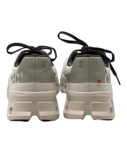 on（オン）on (オン) CLOUDMONSTER ホワイト×グレー サイズ:27.5の古着・服飾アイテム